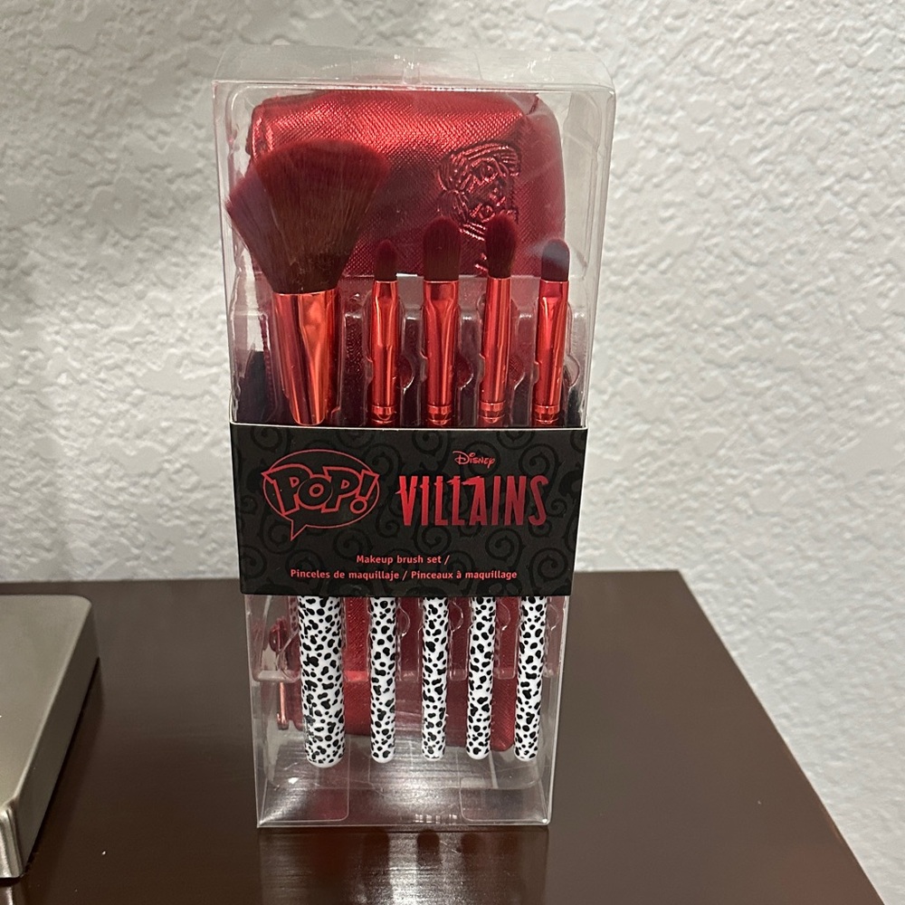 Funko Pop! Disney Villains Cruella Makeup Brush Collection